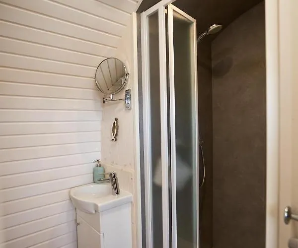 Πλωτό κατάλυμα Iglu Camp *